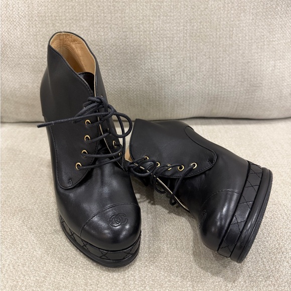 Chanel Black Leather CC Cap Toe Lace Up Platform Ankle Boots Size 37C - Picture 11 of 11